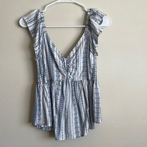 Flutter sleeve blouse